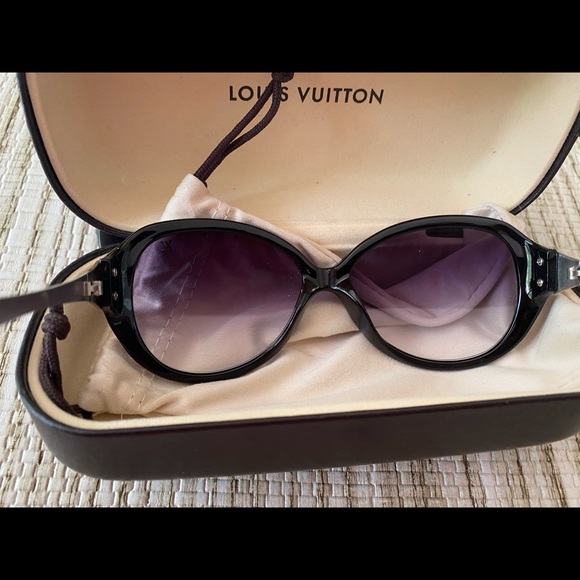Louis Vuitton Sunglasses - Picture 14 of 15